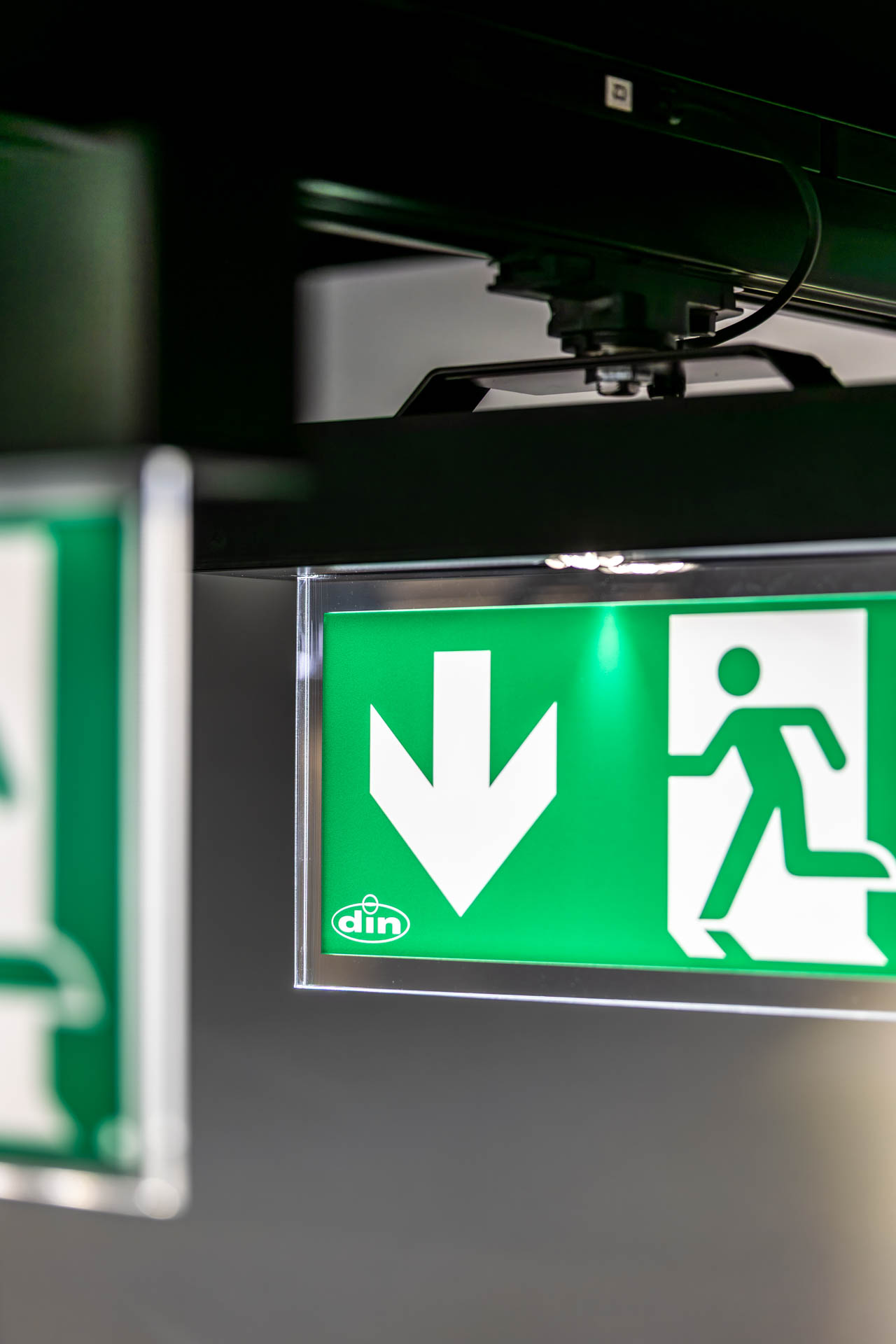 Continuous-row lighting systems | din-Sicherheitstechnik