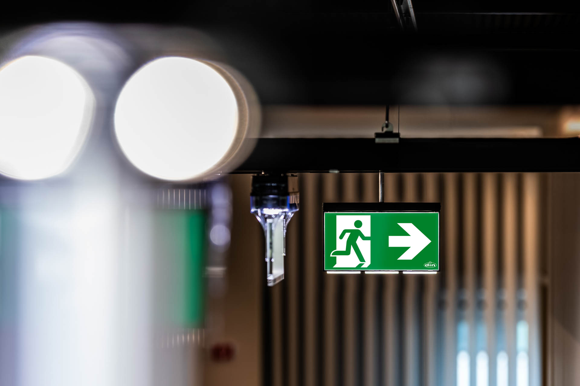 Continuous-row lighting systems | din-Sicherheitstechnik