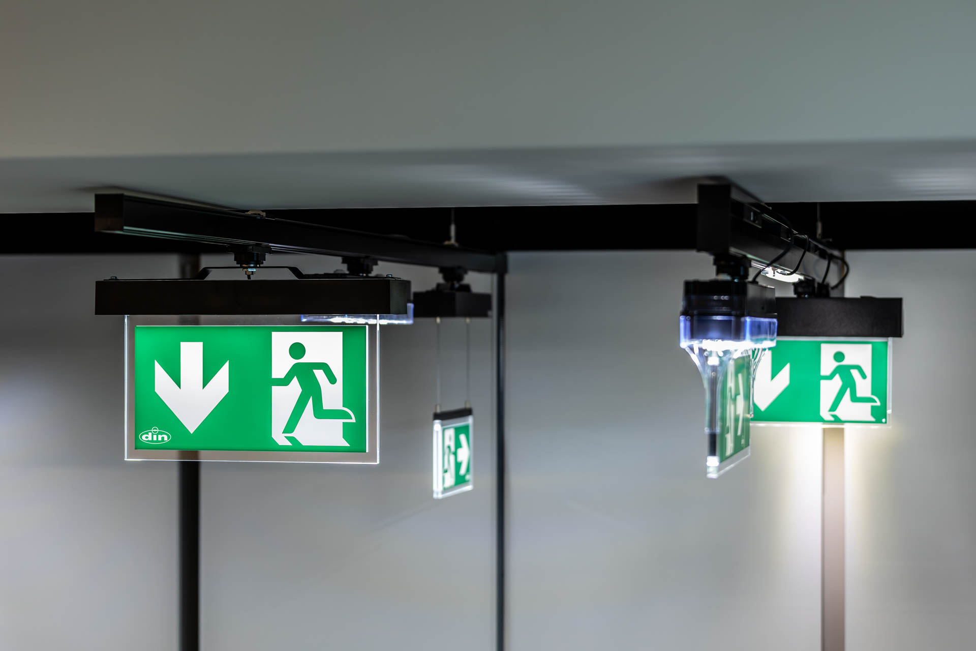 Continuous-row lighting systems | din-Sicherheitstechnik